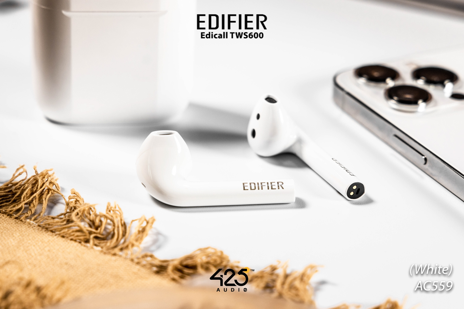 หูฟังไร้สาย true wireless ทรง earbud ไมค์โครโฟนคุยโทรศัพท์ พร้อมระบบตัดเสียงรบกวนคุณภาพสูง Elacoc Voxplus เสริมเสียงพูดด้วยเซนเซอร์ตรวจจับการพูด Bone conduction รองรับชุดคำสั่งเสียง LHDC ให้คุณภาพเสียงระดับ Hi-Res ไดร์เวอร์ไดนามิคขนาด 13 มม. เชื่อมต่อด้วย Bluetooth 5.0&nbsp; แบตเตอรี่สูงสุด 4+20 ชม. รวมสูงสุด 24 ชั่วโมง รองรับ Wireless Charging รองรับแอพพลิเคชัน Edifier Connect (iOS & Android)