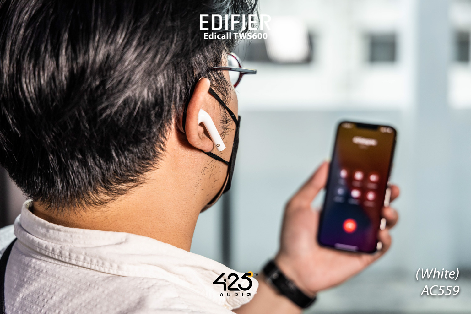 หูฟังไร้สาย true wireless ทรง earbud ไมค์โครโฟนคุยโทรศัพท์ พร้อมระบบตัดเสียงรบกวนคุณภาพสูง Elacoc Voxplus เสริมเสียงพูดด้วยเซนเซอร์ตรวจจับการพูด Bone conduction รองรับชุดคำสั่งเสียง LHDC ให้คุณภาพเสียงระดับ Hi-Res ไดร์เวอร์ไดนามิคขนาด 13 มม. เชื่อมต่อด้วย Bluetooth 5.0&nbsp; แบตเตอรี่สูงสุด 4+20 ชม. รวมสูงสุด 24 ชั่วโมง รองรับ Wireless Charging รองรับแอพพลิเคชัน Edifier Connect (iOS & Android)