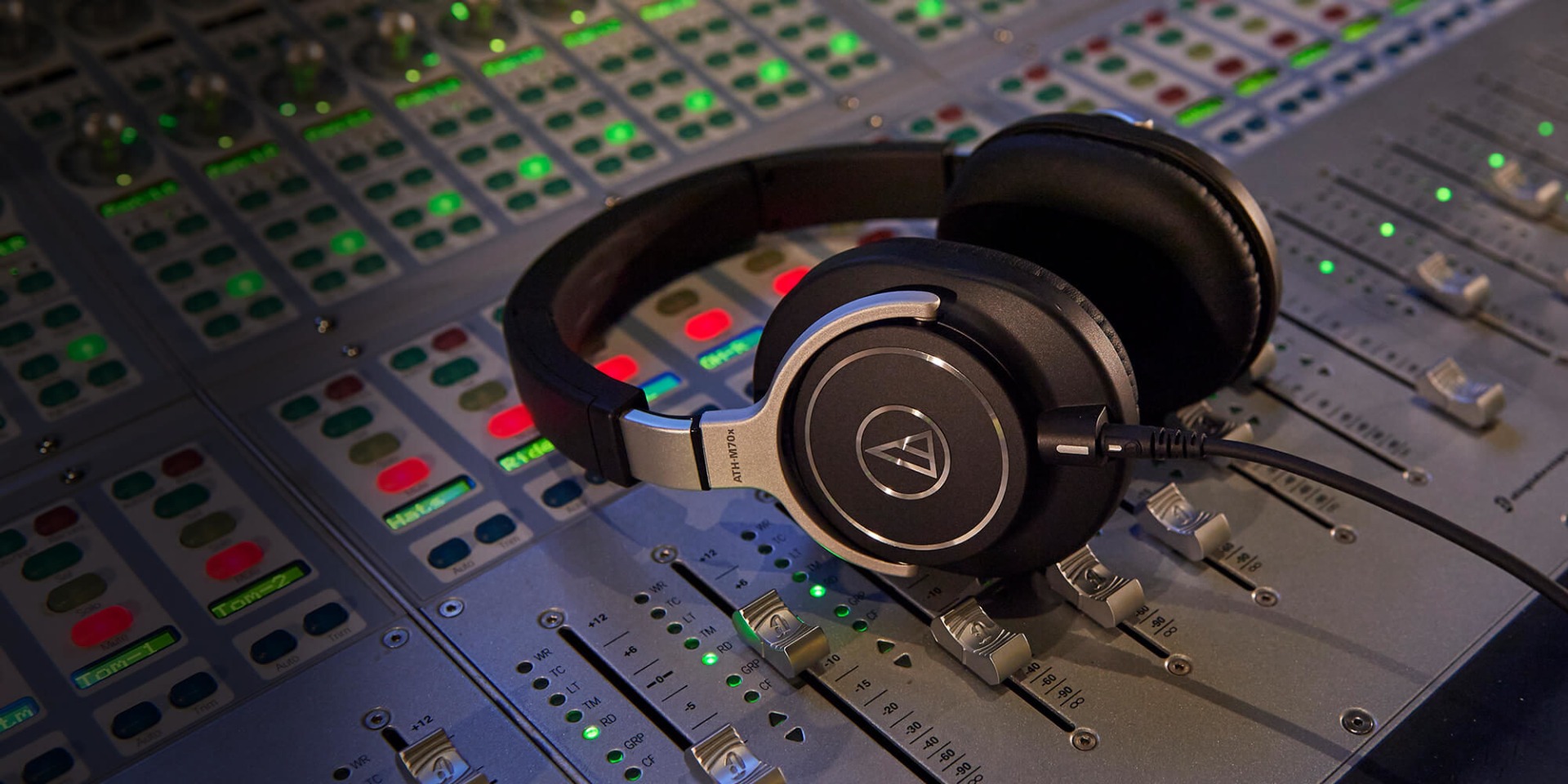 Audio Technica ATH-M70x Headphone,Monitor,หูฟังครอบหู,หูฟังมอนิเตอร์,หูฟังเอนจิเนียร์,Audio Mixing,หูฟัง Mixing,professional studio monitor headphones