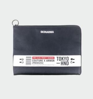 Skinarma Bando Sleeve (กระเป๋าถือสำหรับใส่ Macbook Pro 13"(2019-2020) / Air 13"(2019-2020))-Black (ดำ)